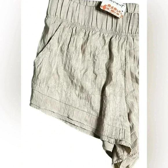 NWT Free People Movement Let's Go Out shorts khaki size medium - Picture 2 of 6